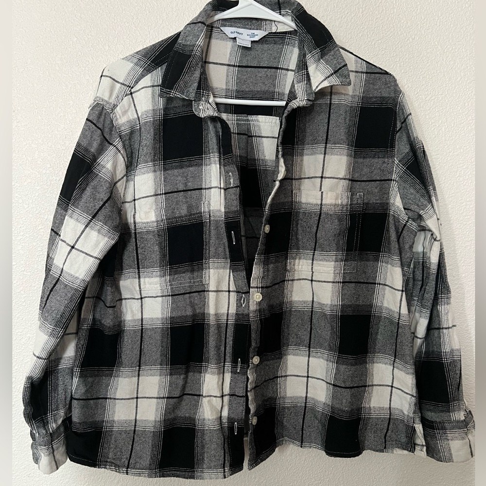 Old Navy Boyfriend fit. Size Lg black and off white flannel.